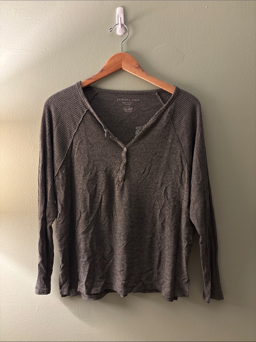 American Eagle Outfitters Long Sleeve Henley in Charcoal Gray